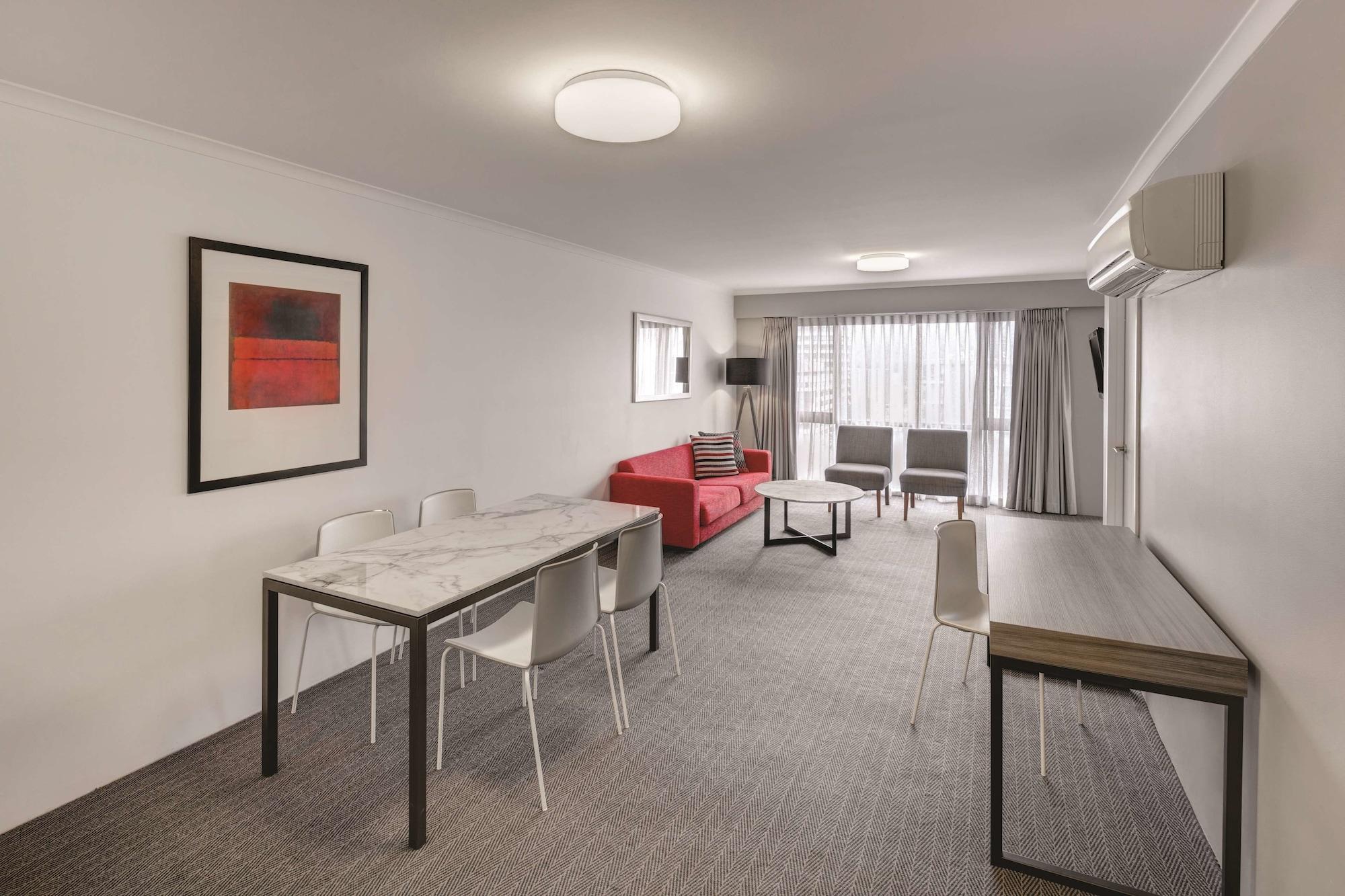 Aparthotel Adina Serviced Court 4*