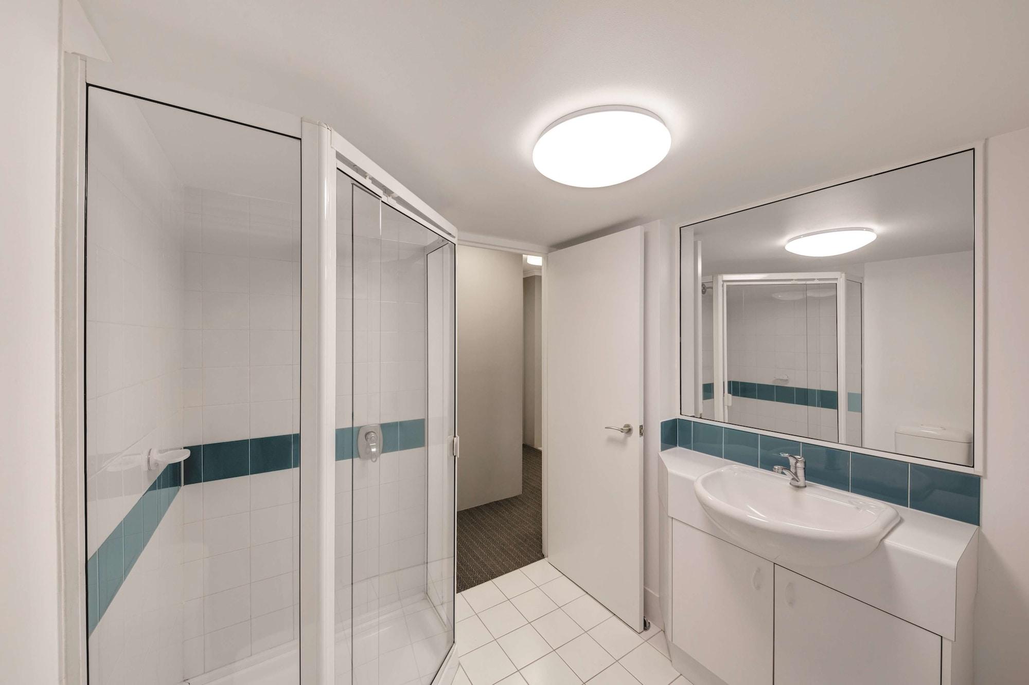 Aparthotel Adina Serviced Court 4*