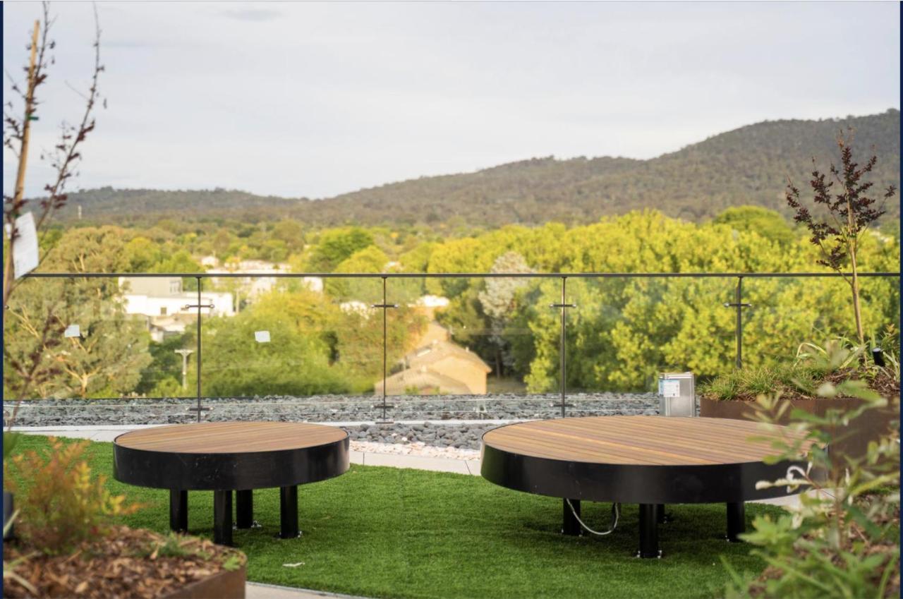 Apartamento The Hamptons - Lux 2 Bed 2 Bath, Pool - Location *