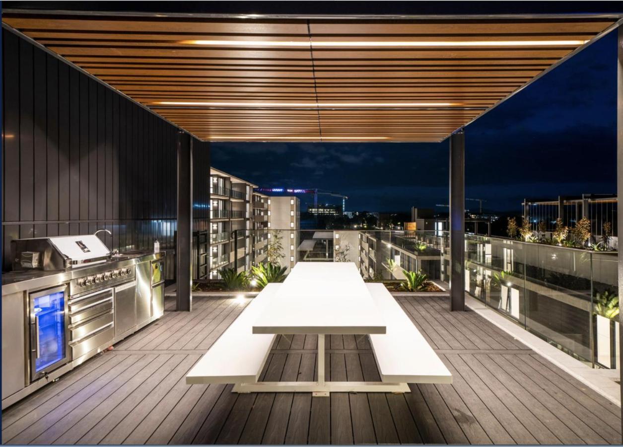 The Hamptons - Lux 2 Bed 2 Bath, Pool - Location Camberra