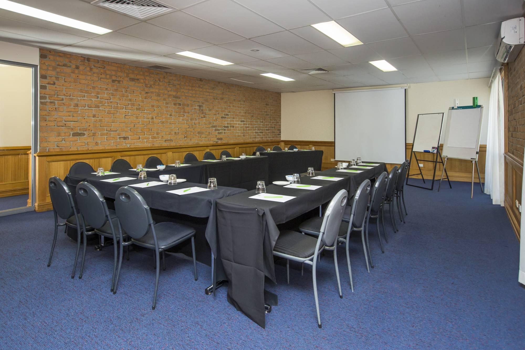 Hotel Ibis Styles Eagle Hawk 4*