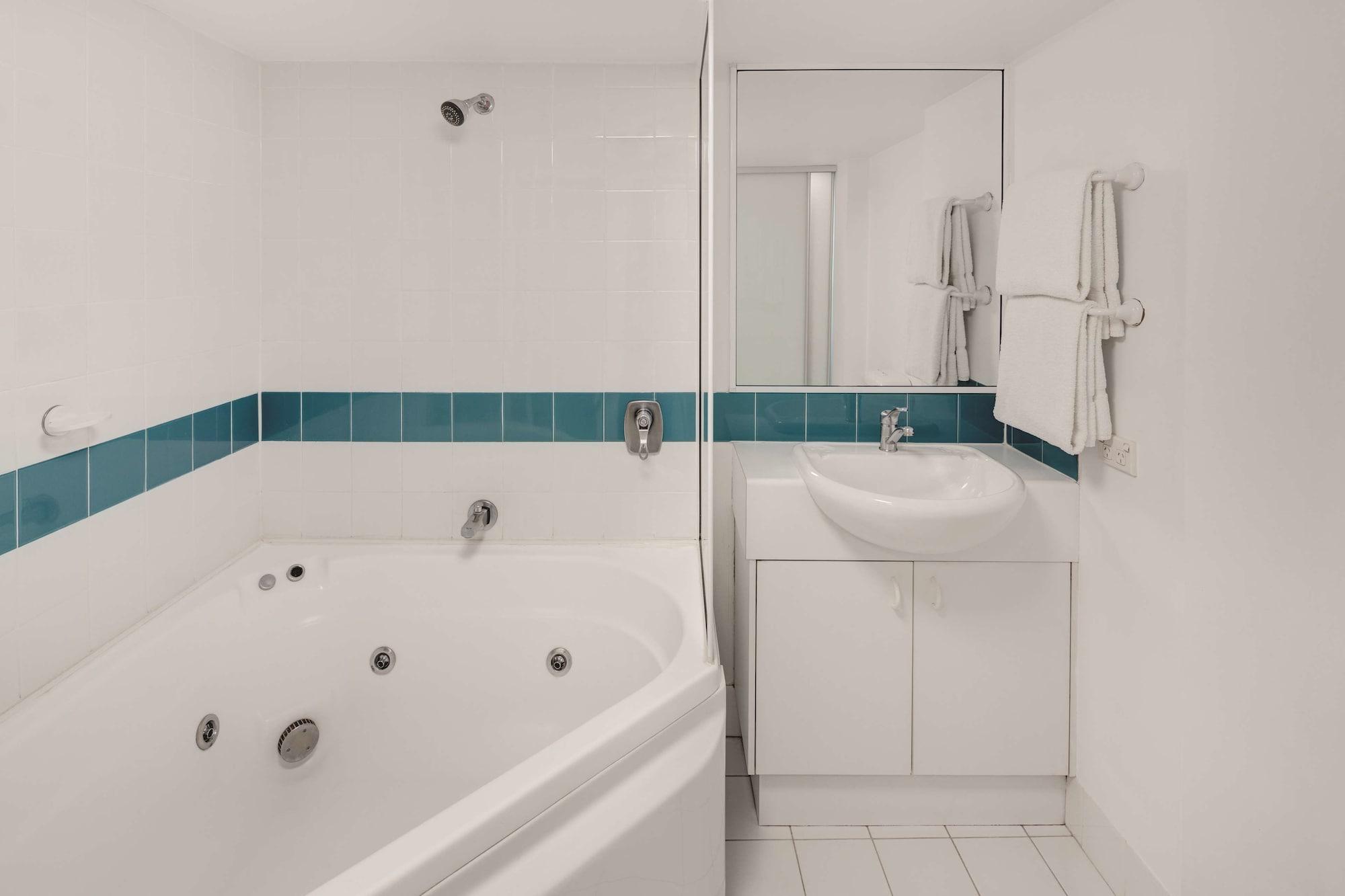 Aparthotel Adina Serviced Court Canberra
