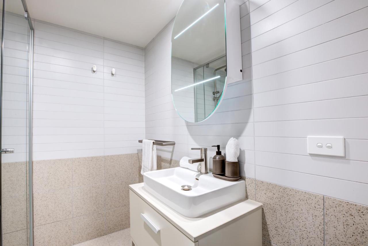 The Hamptons - Lux 2 Bed 2 Bath, Pool - Location Camberra