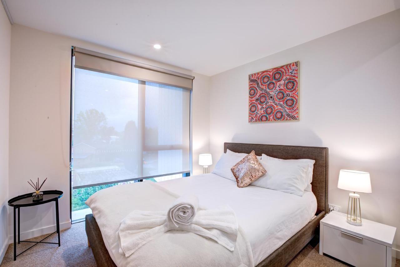 The Hamptons - Lux 2 Bed 2 Bath, Pool - Location Camberra