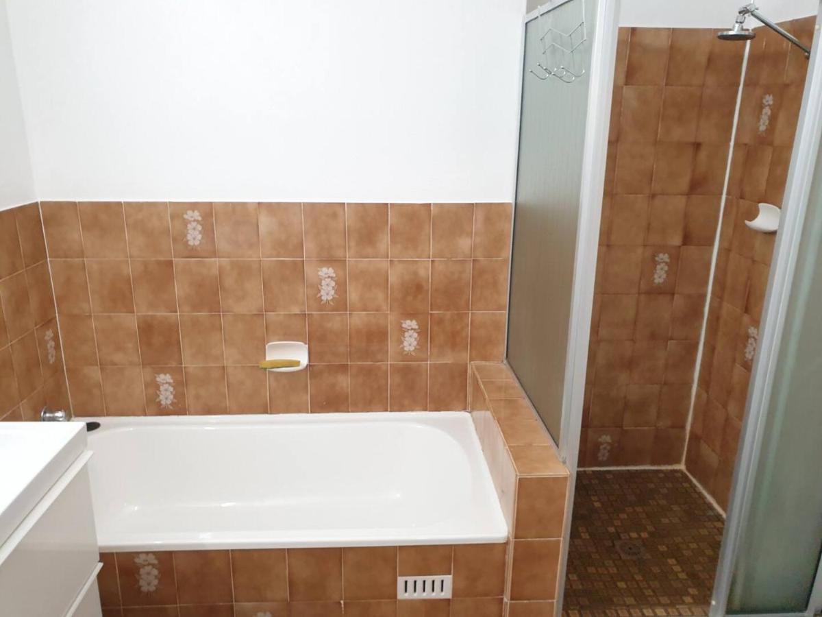 Dana-private In A 3-bedroom Apartment-3 *