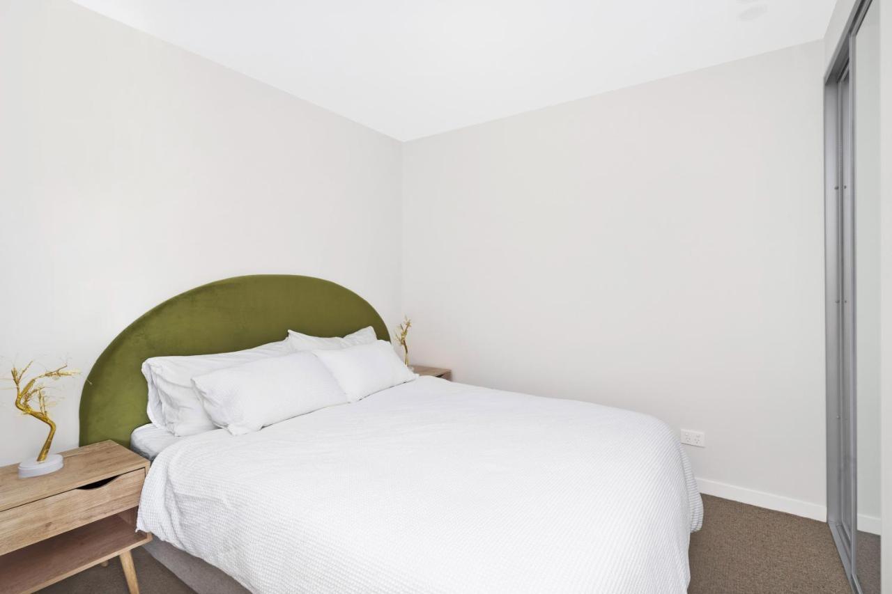 Kashmir, Modern And Luxury 2br 2ba, Fast Wifi & Netflix, Free Parking, Central Location, Near Cbd Apartment *