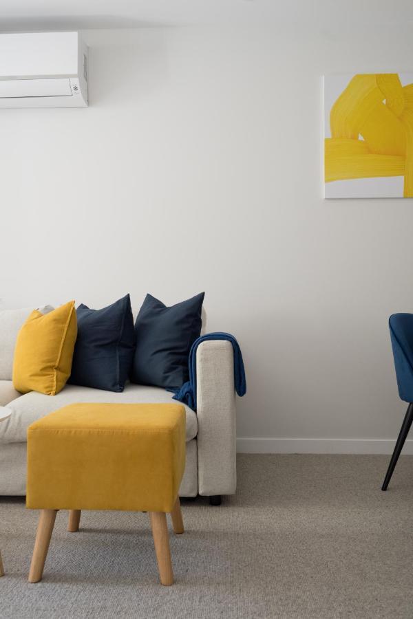 Apartment Kashmir, Modern And Luxury 2br 2ba, Fast Wifi & Netflix, Free Parking, Central Location, Near Cbd *