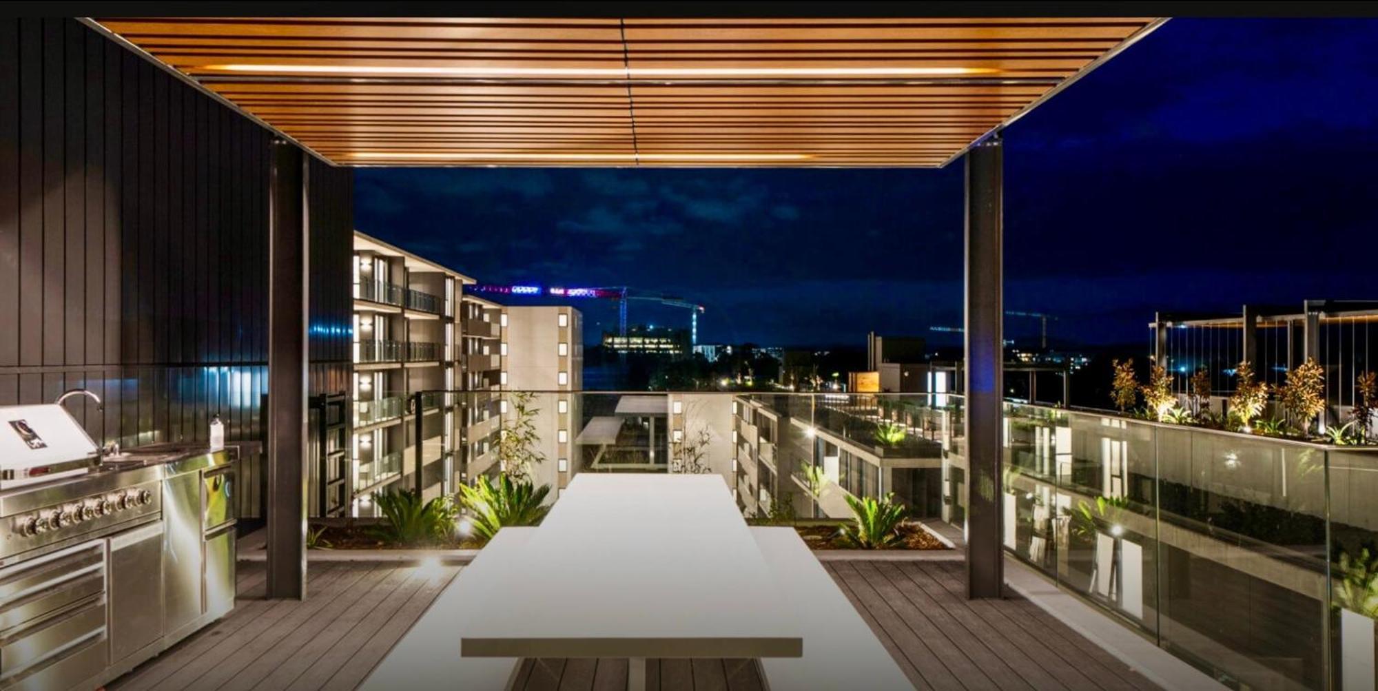 The Hamptons - Lux 2 Bed 2 Bath, Pool - Location Camberra