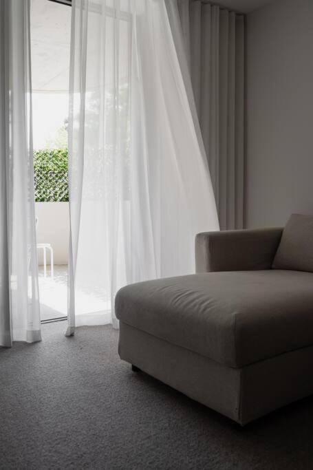 Kashmir, Modern And Luxury 2br 2ba, Fast Wifi & Netflix, Free Parking, Central Location, Near Cbd