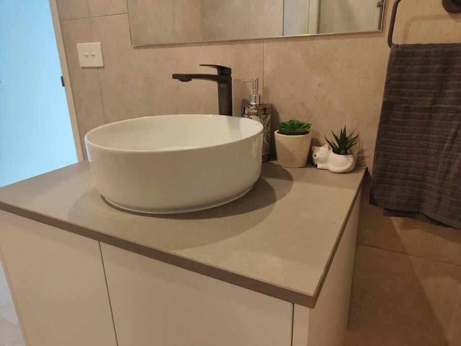 Brand New 2b1b Apt @ Inner North Of Apartment Canberra