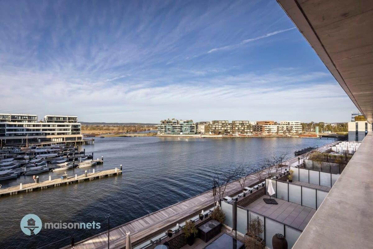 Modern 2 Bdrm With Water Views 2x Car Spots Apartment *
