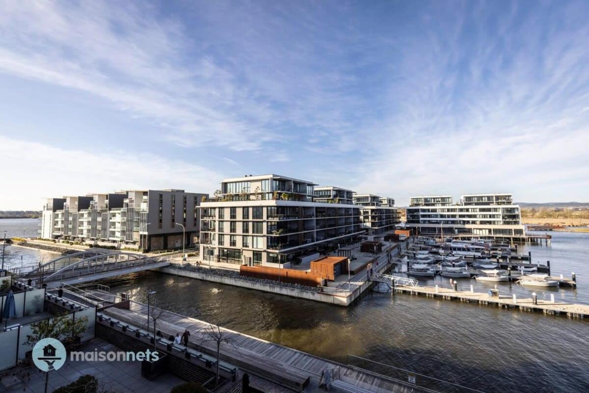 Modern 2 Bdrm With Water Views 2x Car Spots Apartment Canberra