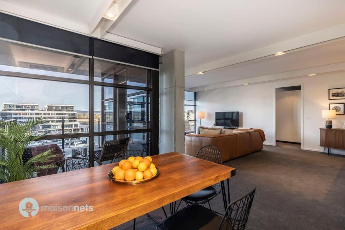 Modern 2 Bdrm With Water Views 2x Car Spots * Canberra