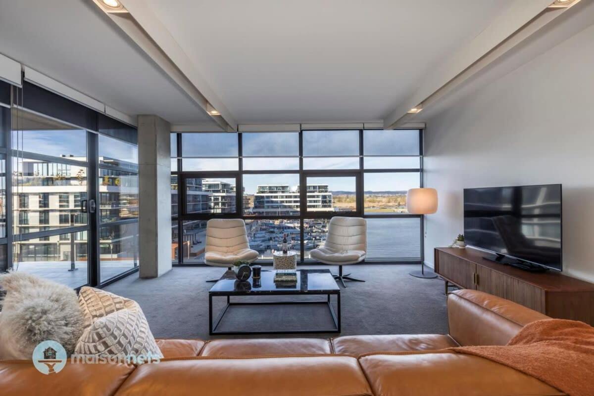 Modern 2 Bdrm With Water Views 2x Car Spots