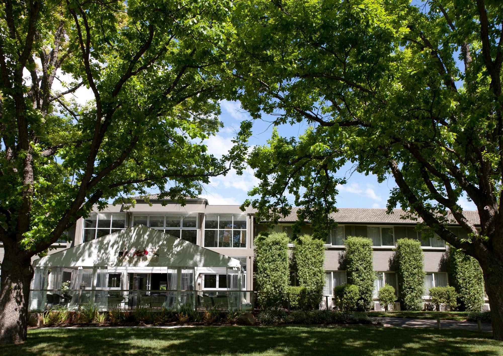 Forrest & 3* Canberra