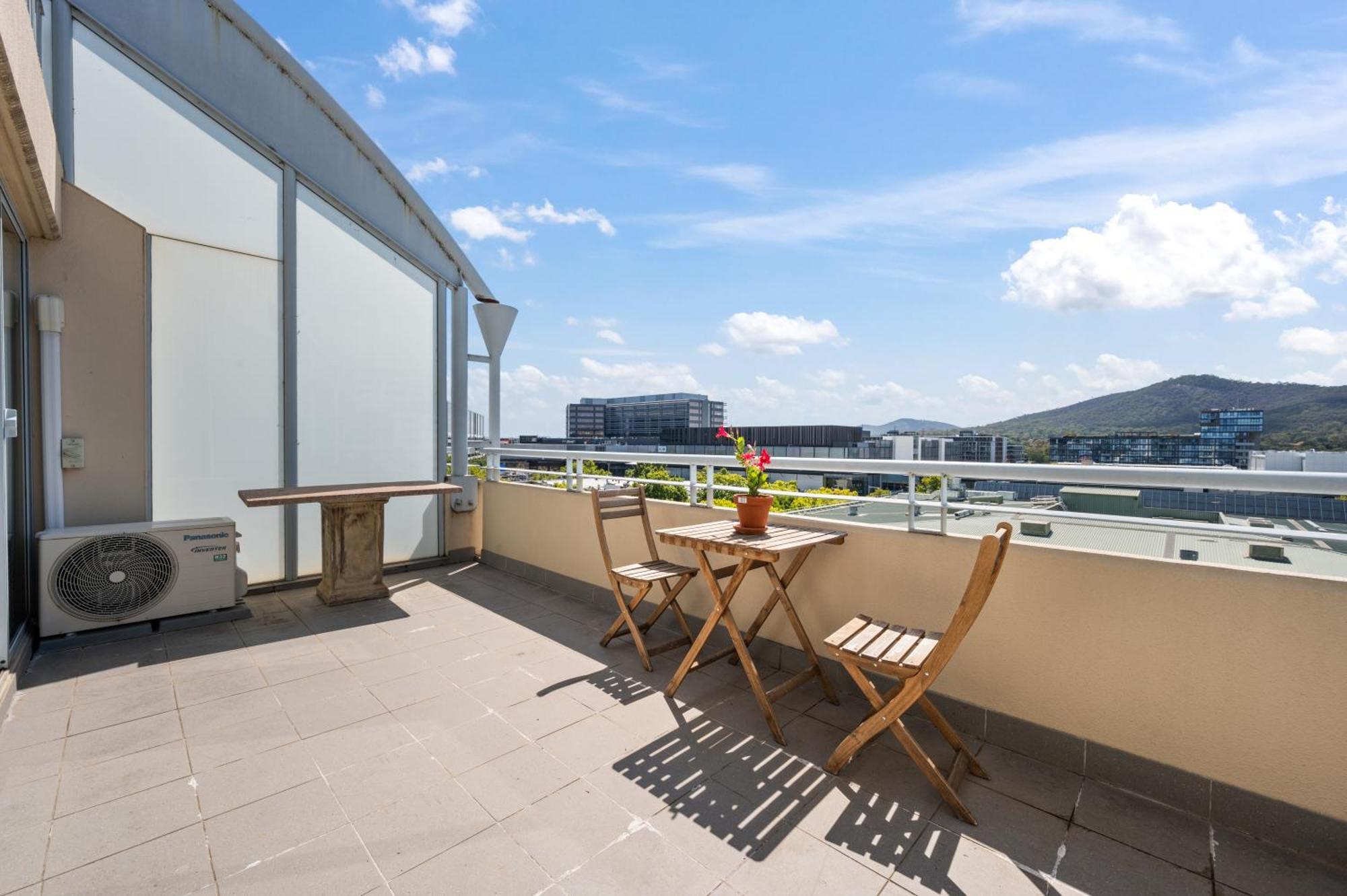 Dana-private In A Shared Duplex -1 Homestay *