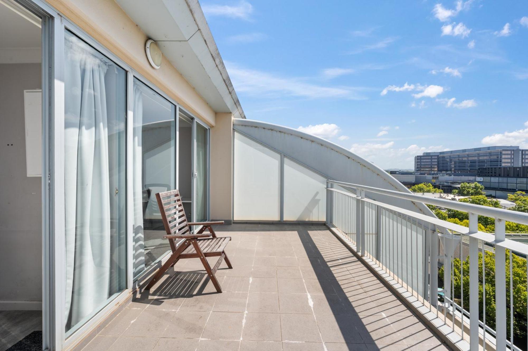 Homestay Dana-private In A Shared Duplex -1