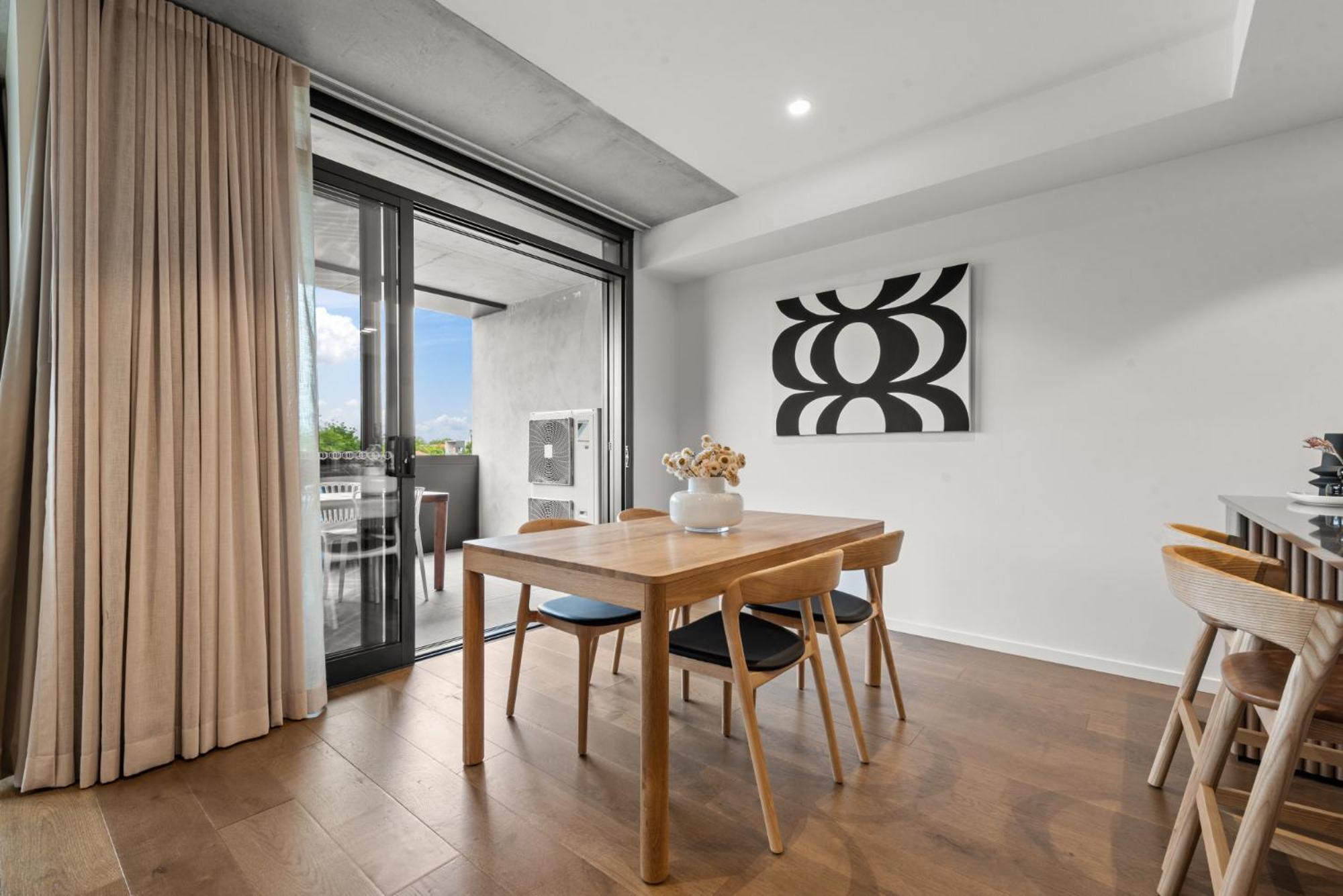 Stylish 2-bed In Braddon With Alfresco Dining Apartment Canberra