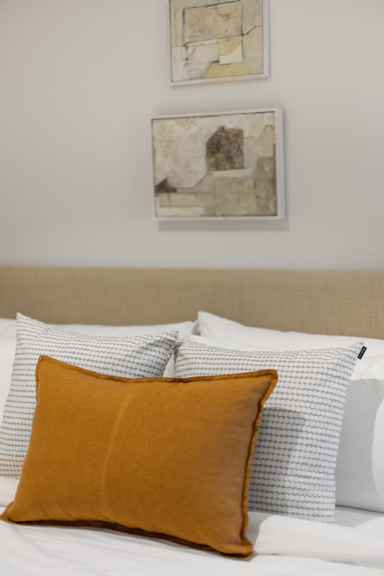 Elegant 2-bed Urban Retreat With Outdoor Dining Canberra