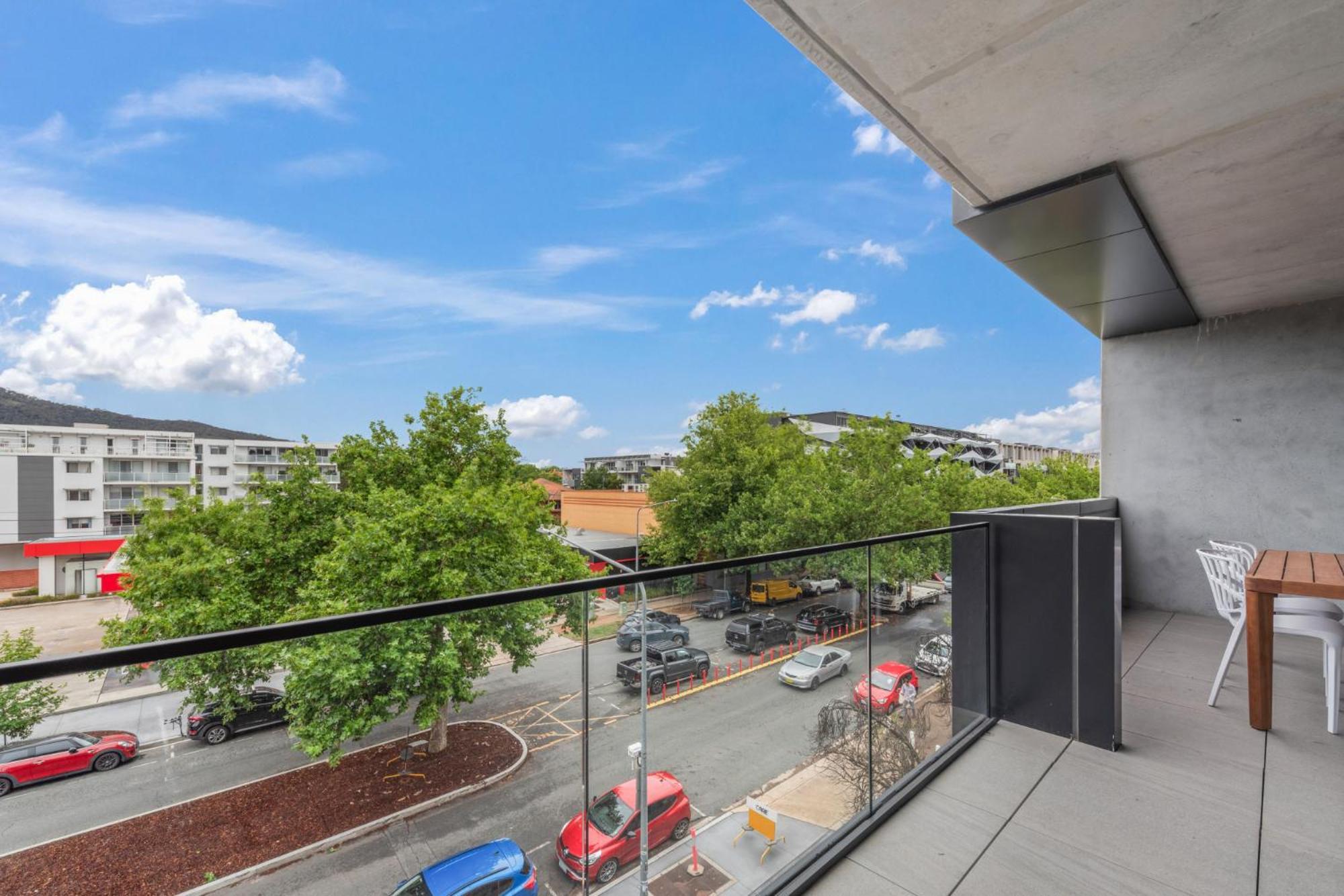 Stylish 2-bed In Braddon With Alfresco Dining