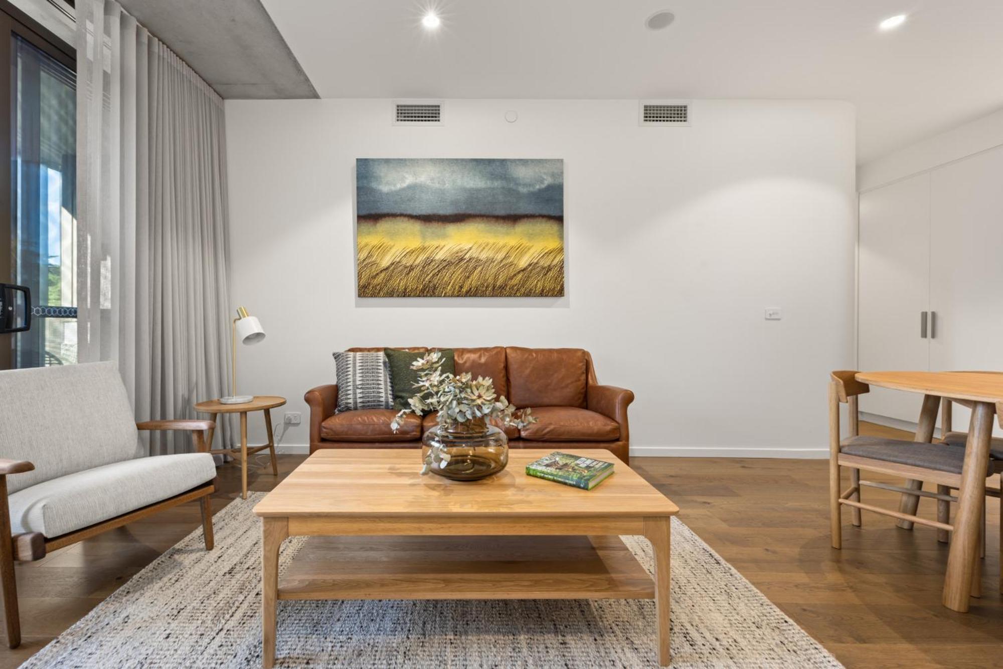 Apartment Elegant 2-bed Urban Retreat With Outdoor Dining
