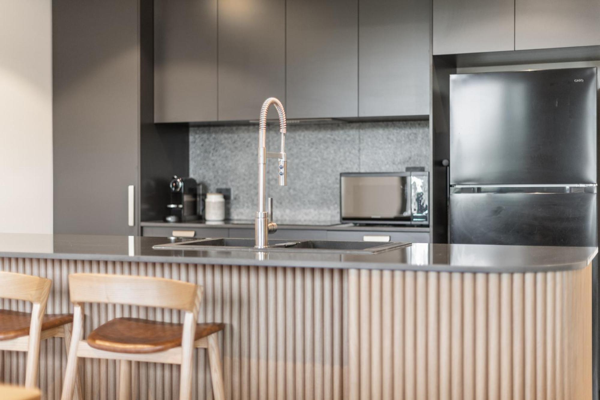Apartment Stylish 2-bed In Braddon With Alfresco Dining *