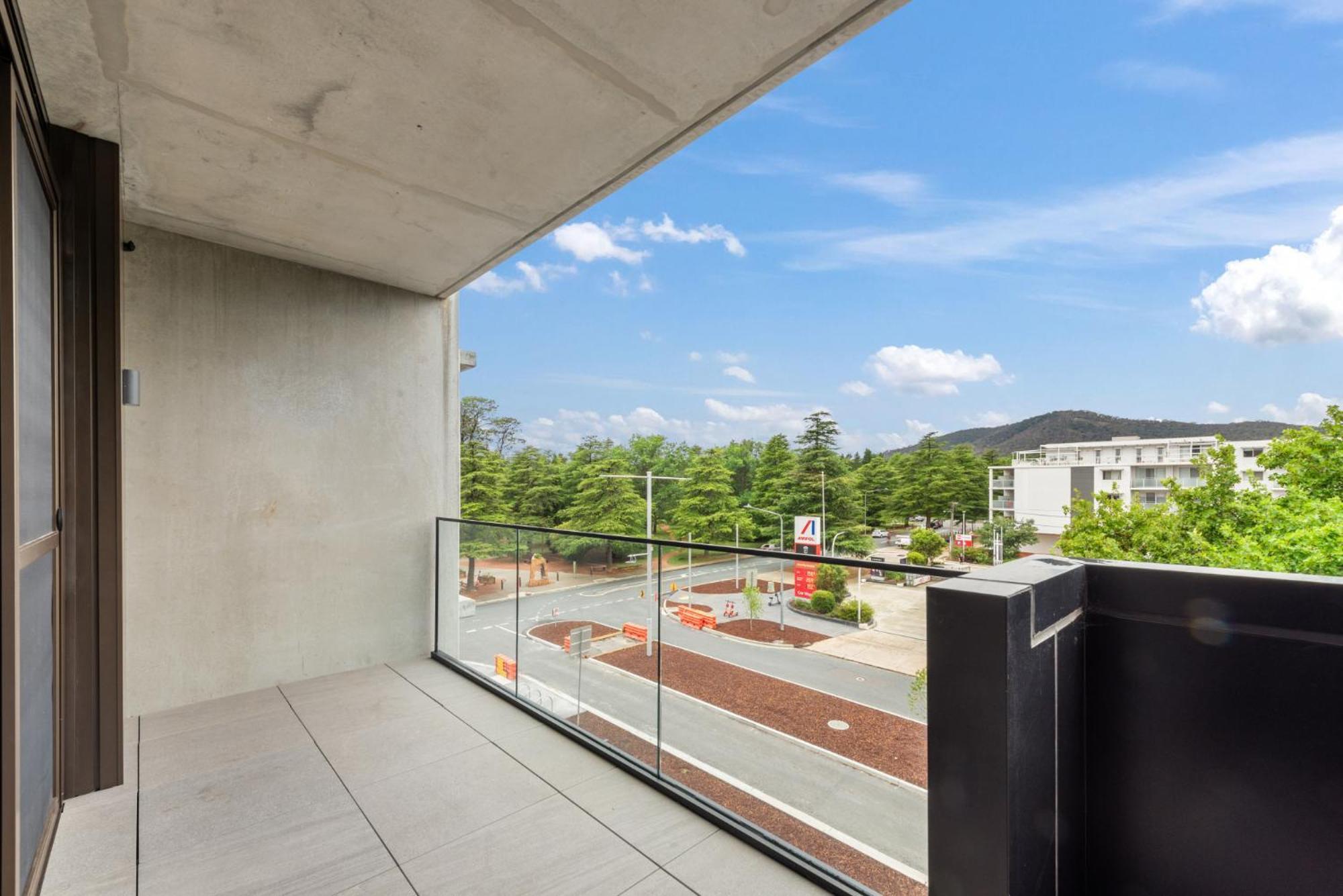 Stylish 2-bed In Braddon With Alfresco Dining Apartment