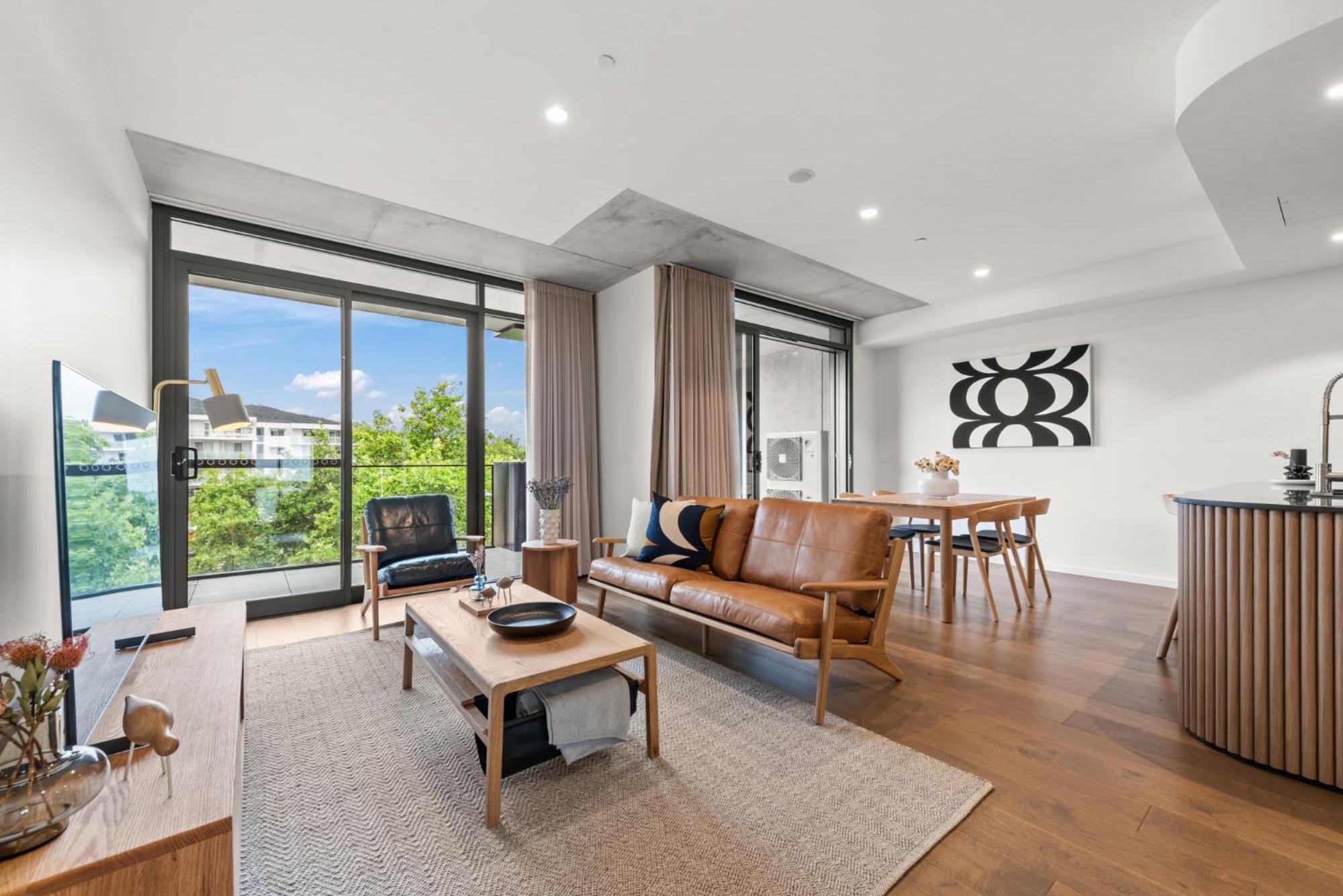 Stylish 2-bed In Braddon With Alfresco Dining Apartment *