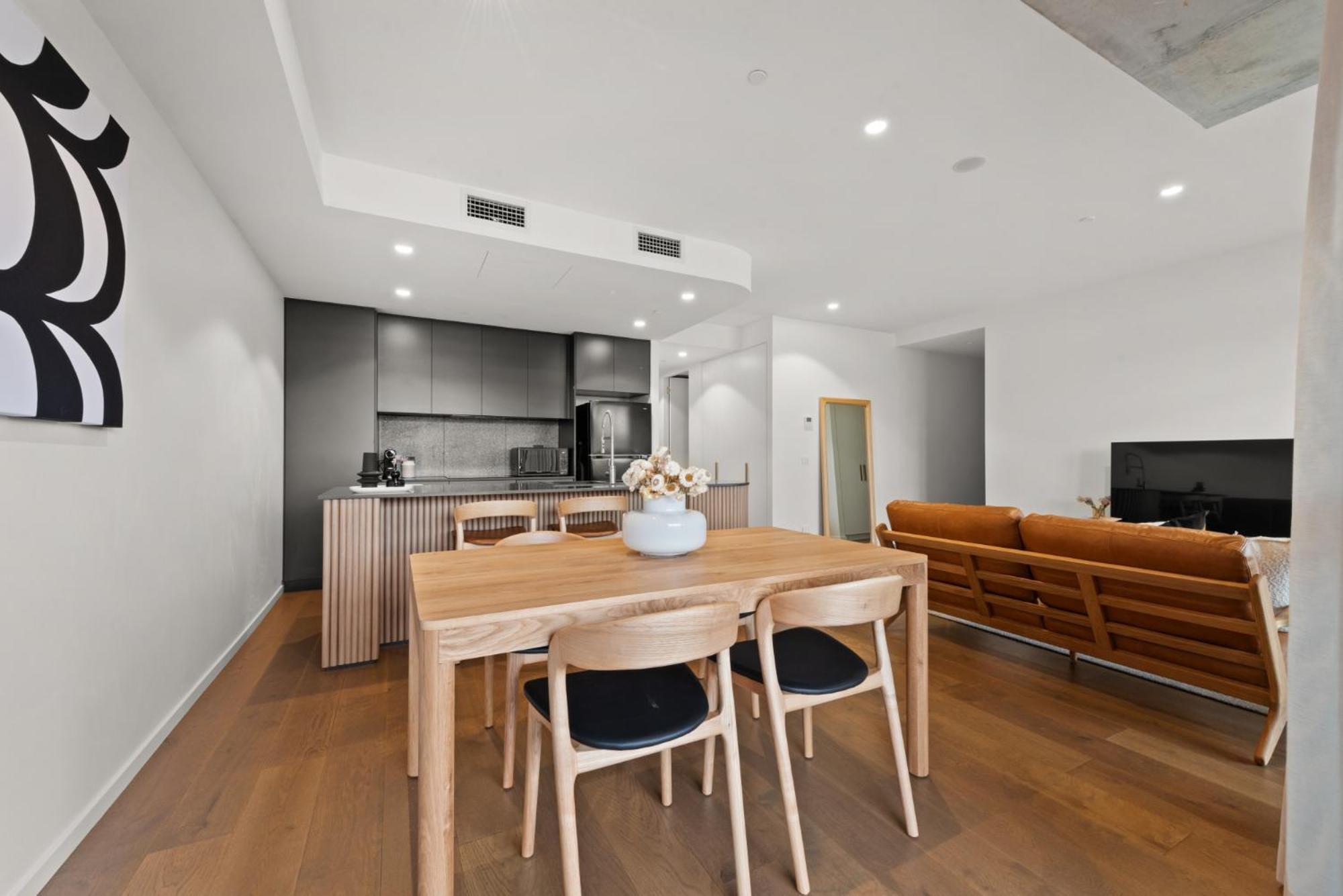 Stylish 2-bed In Braddon With Alfresco Dining Apartment Canberra