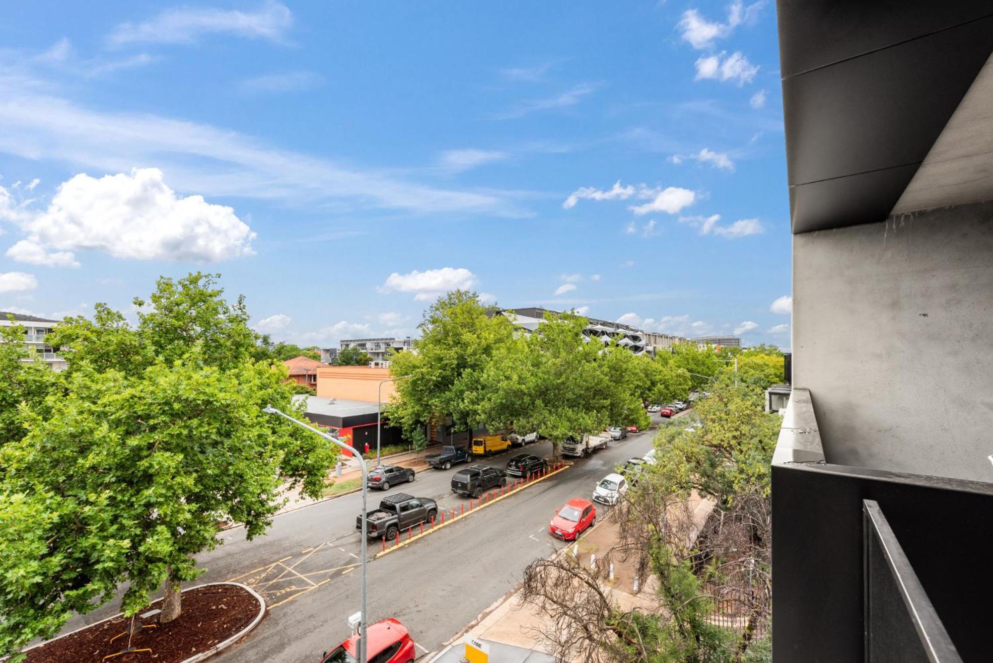 Stylish 2-bed In Braddon With Alfresco Dining Canberra