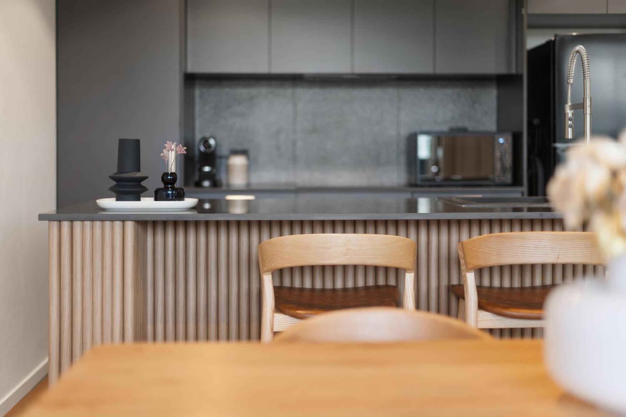 Stylish 2-bed In Braddon With Alfresco Dining Canberra