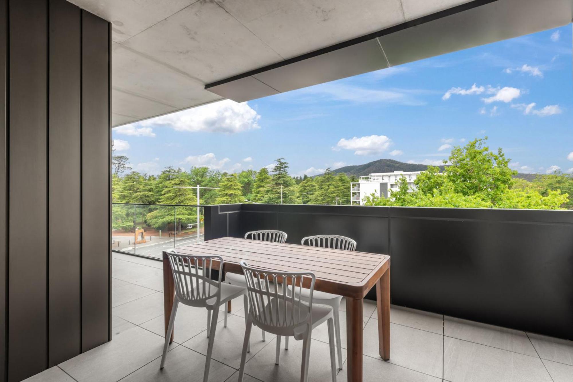 Stylish 2-bed In Braddon With Alfresco Dining Canberra