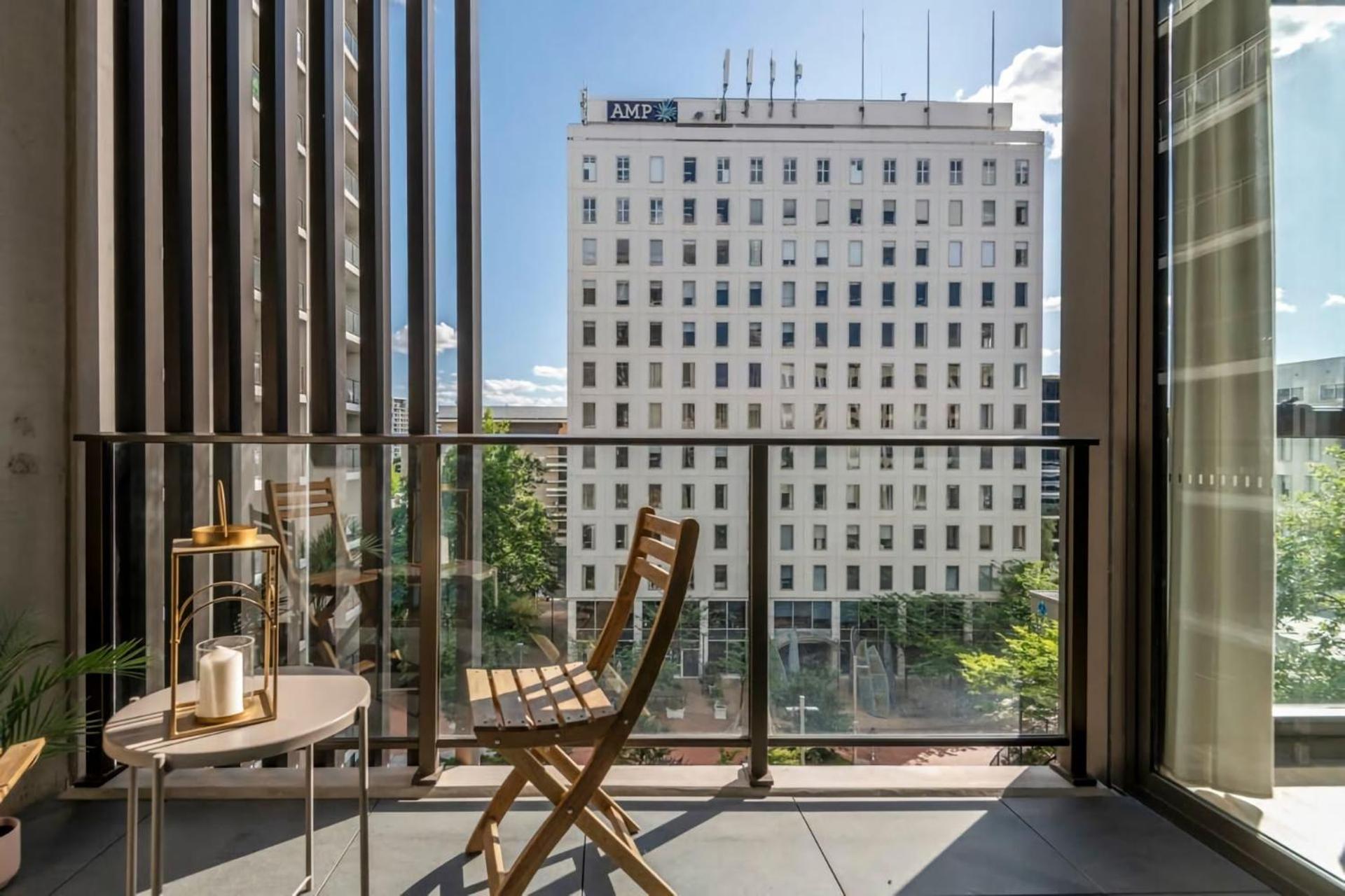 London Circuit Escape Apartment *