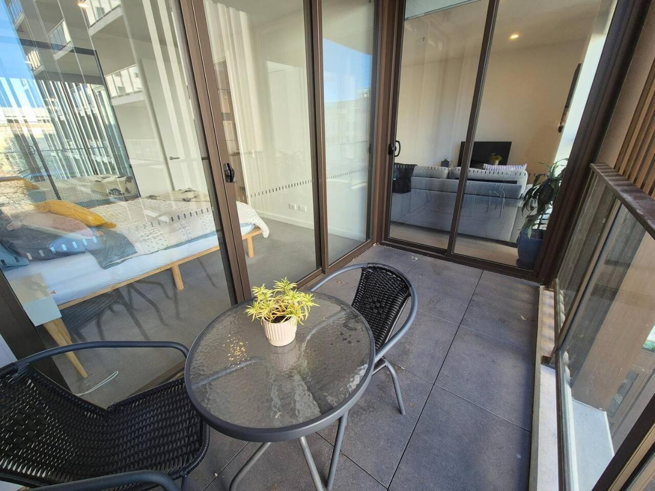 Apartment Modern Comfort In Canberra's Center Canberra