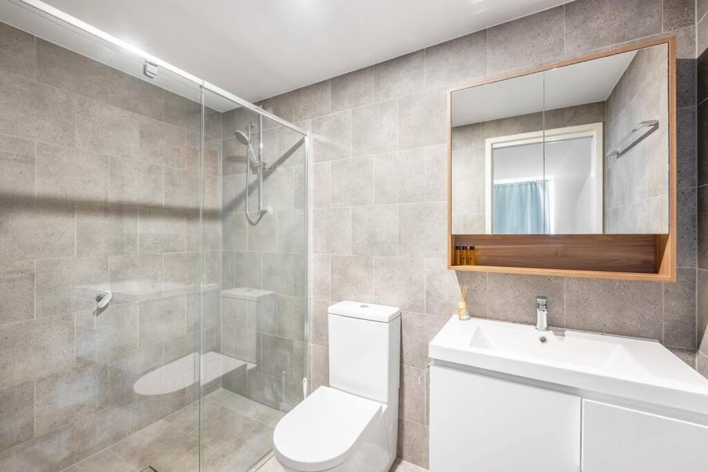 Modern Three Bedroom In Turner * Canberra