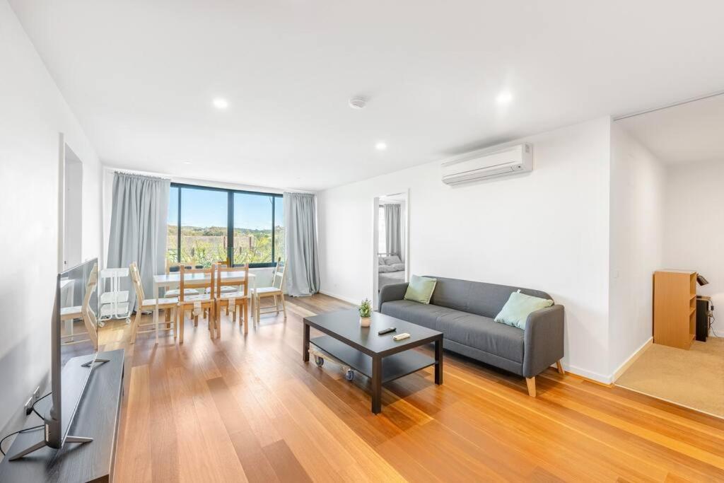Modern Three Bedroom In Turner Apartment Canberra