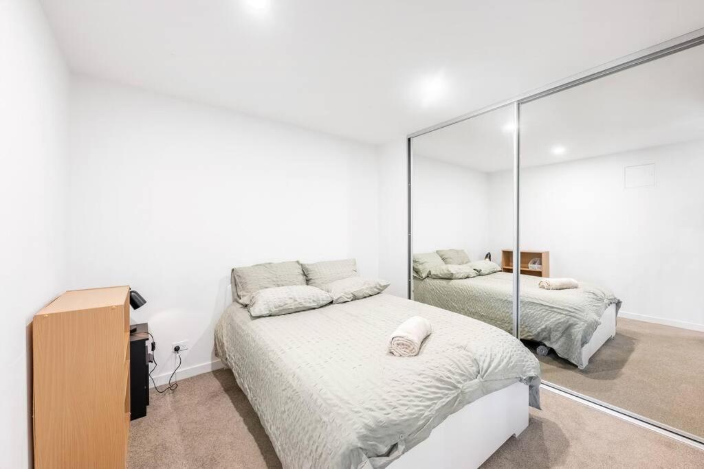 Apartment Modern Three Bedroom In Turner Canberra