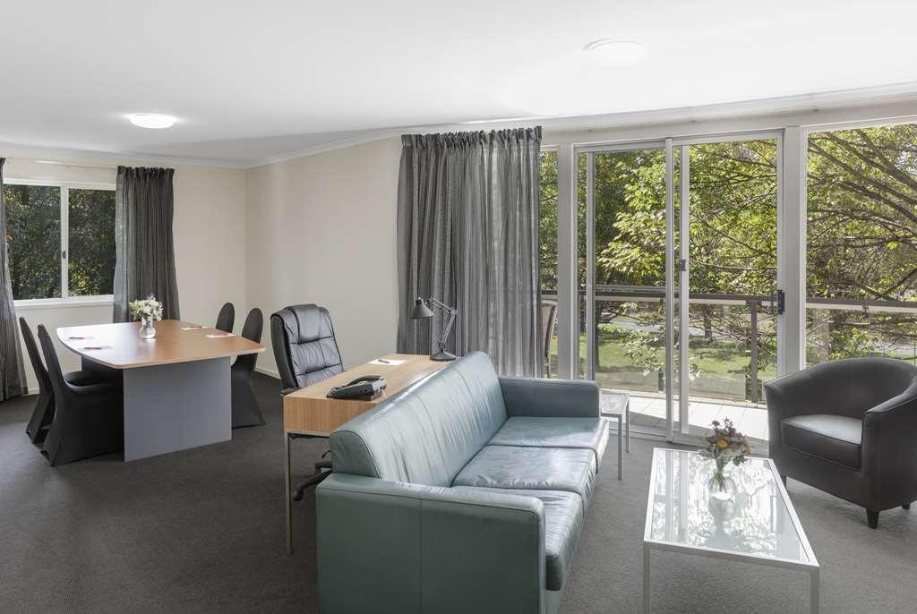 Hotel Ramada Encore By Wyndham Belconnen 4*