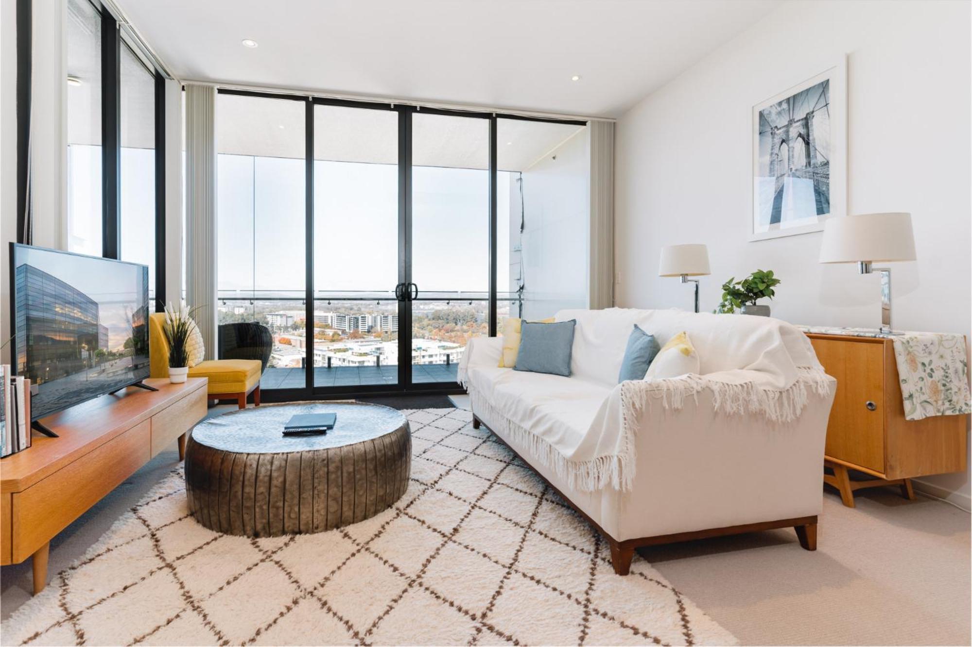 1-bed With Amazing Views, Pool, Gym, Bbq & Parking * Canberra