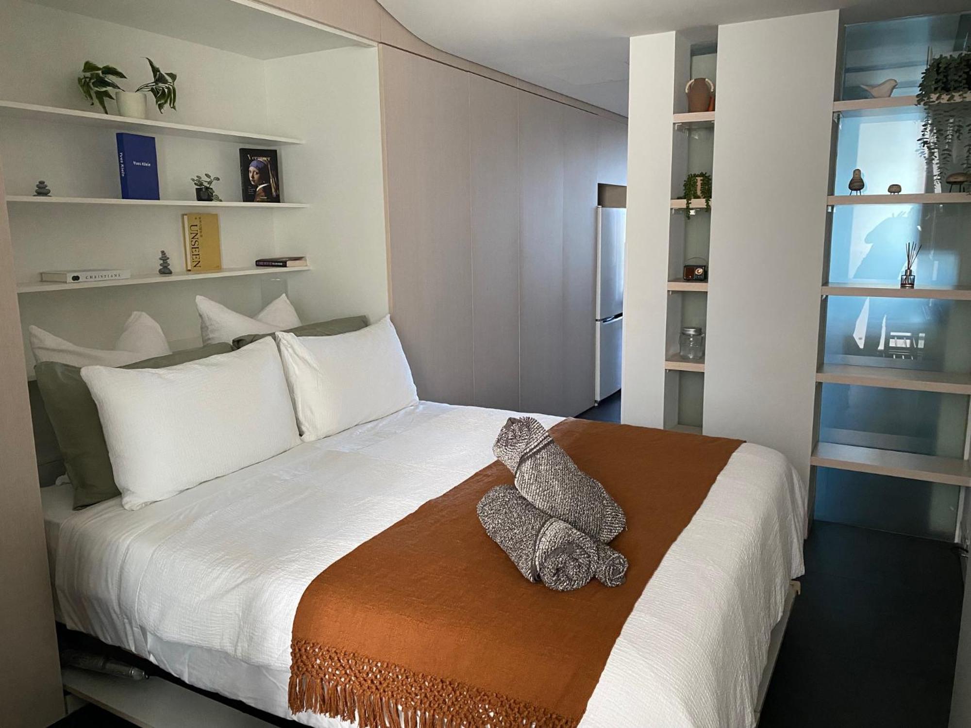 Lakeview Apartment
