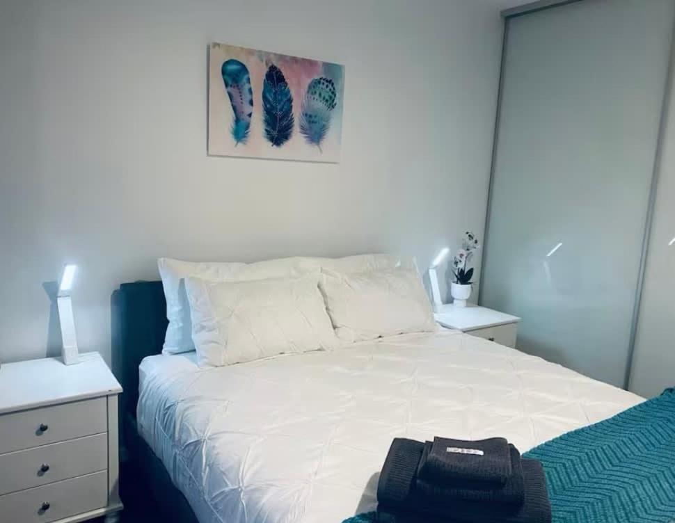 Apartment 1br-1br-1car-sleeps 4-pool-cbd Canberra