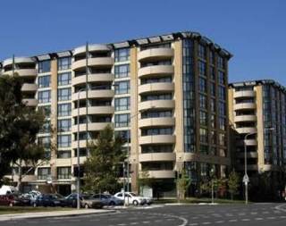 Aparthotel Adina Serviced Court 4*