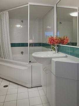 Adina Serviced Court Aparthotel Canberra