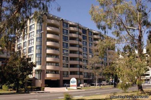 Aparthotel Adina Serviced Court