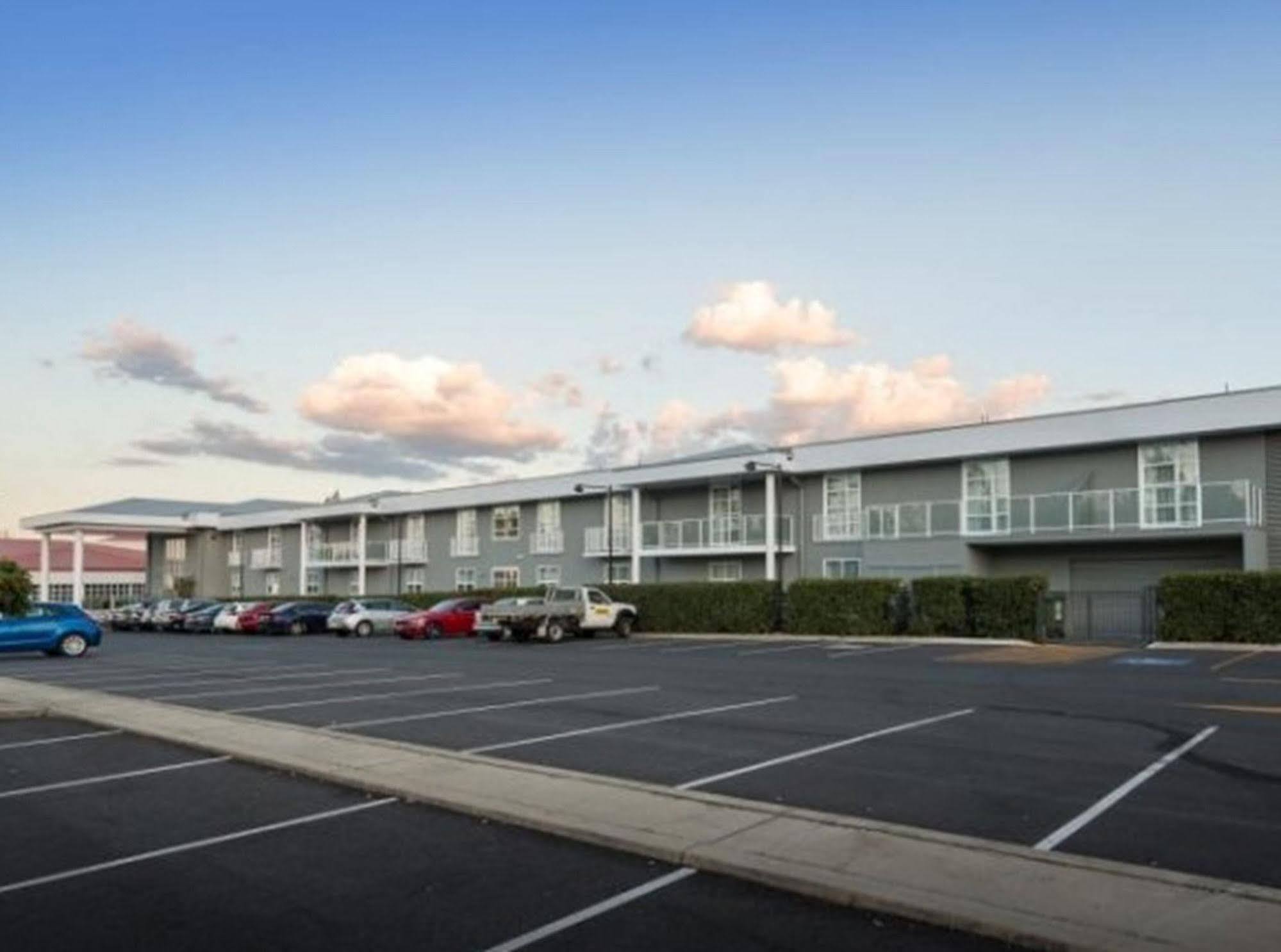 Abode Narrabundah 4* Camberra