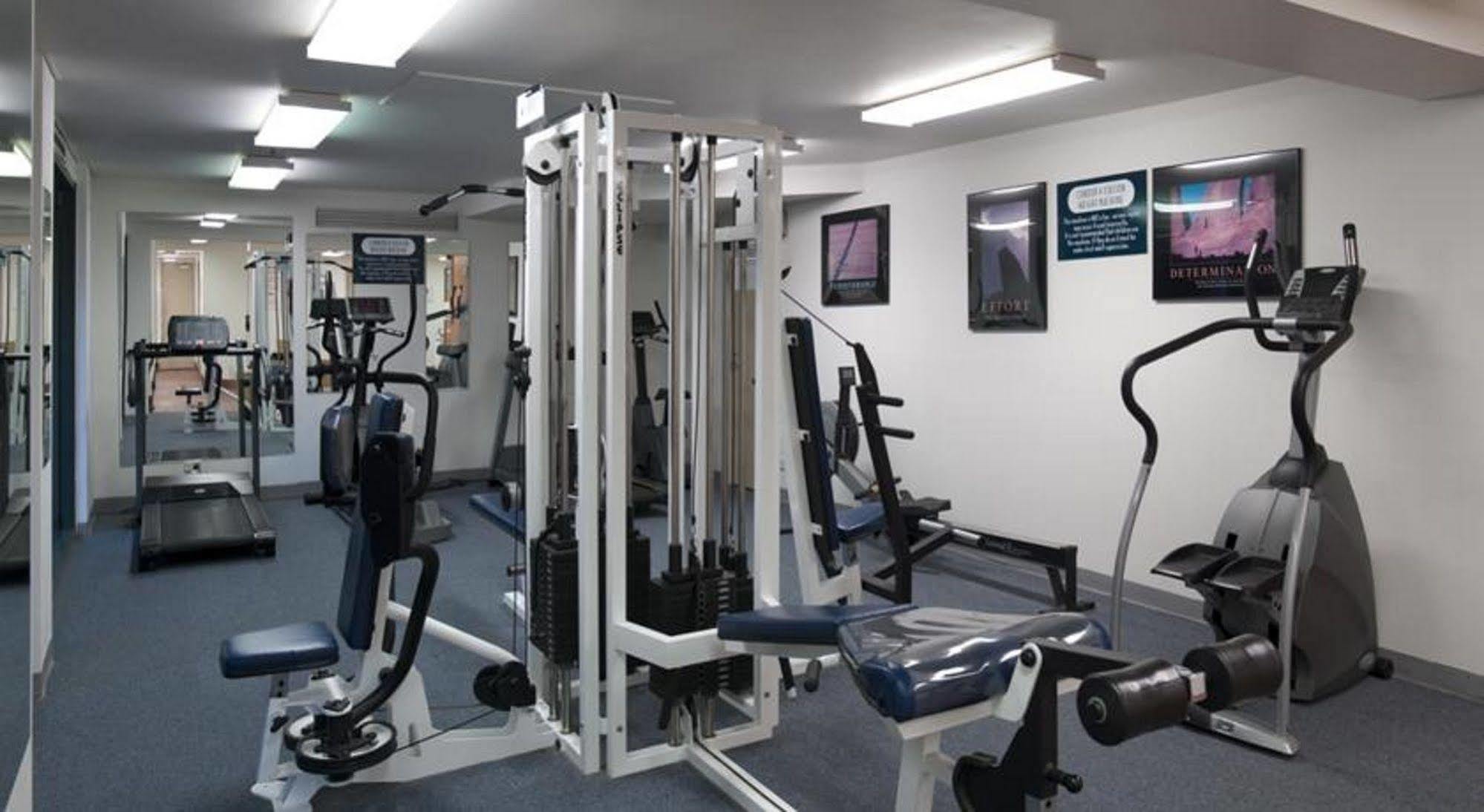 Aparthotel Adina Serviced Court 4*