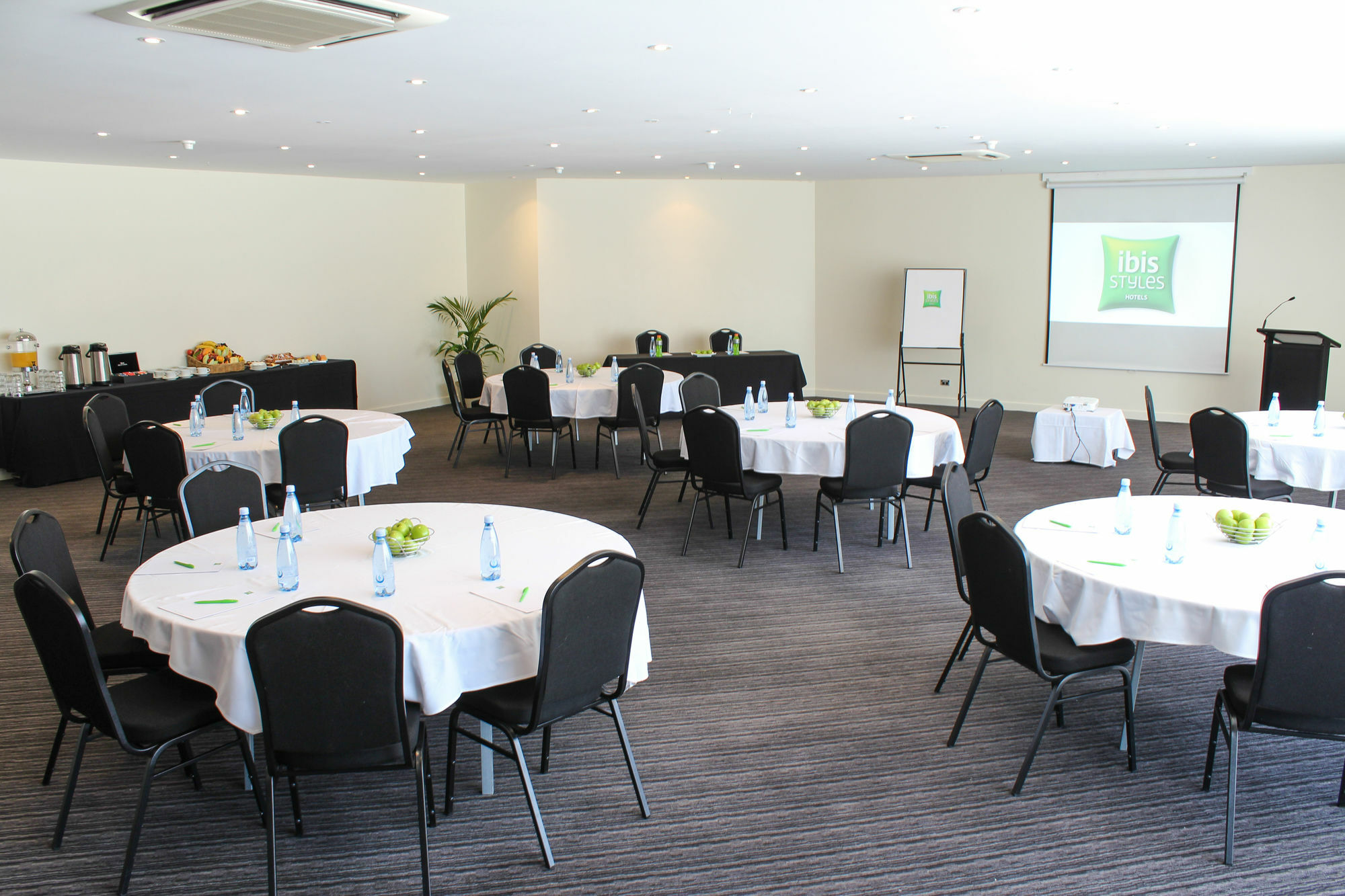 Ibis Styles Eagle Hawk Hotel 4*