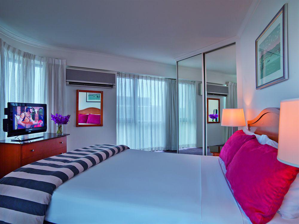 Adina Serviced Court Aparthotel 4*